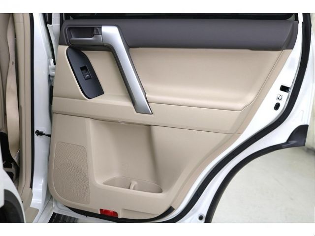 TOYOTA LANDCRUISER PRADO 2023 Image 31