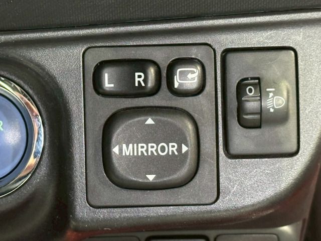 TOYOTA AQUA 2013 Image 31