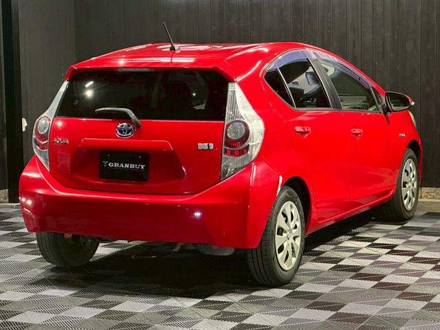 TOYOTA AQUA 2013 Image 31