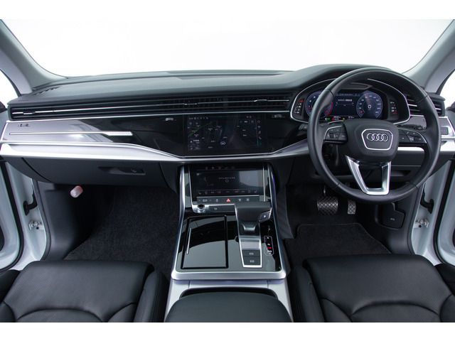 AUDI Q8 2020 Image 31