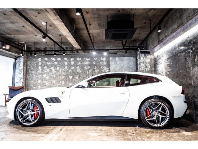 FERRARI GTC4 LUSSO T 2020 Image 31