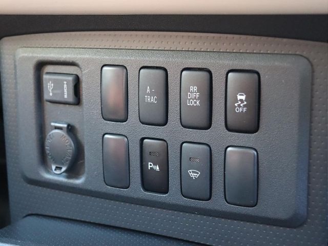 TOYOTA FJ CRUISER 4WD 2016 Image 31