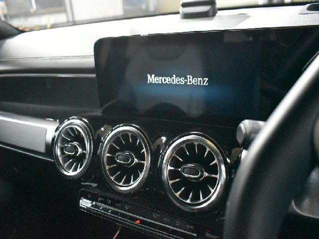 MERCEDES BENZ GLB 2021 Image 31