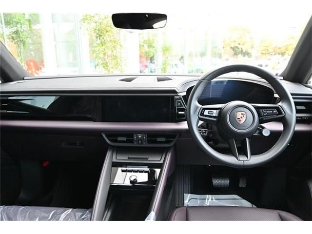 PORSCHE MACAN ELECTR 2025 Image 31