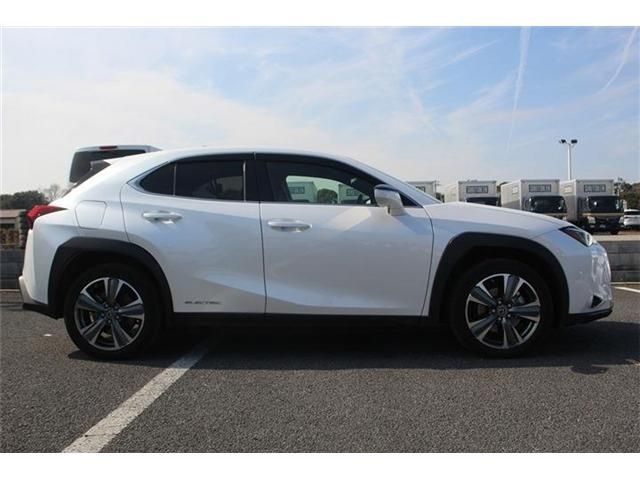 TOYOTA LEXUS UX300E 2021 Image 31