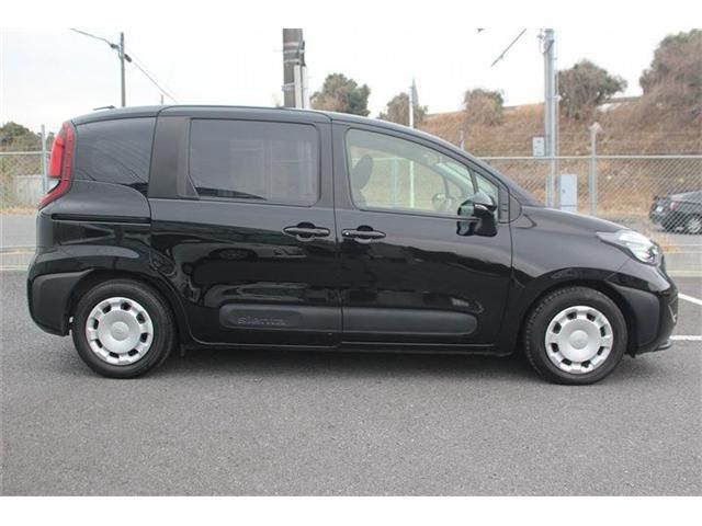 TOYOTA SIENTA HYBRID 2023 Image 31