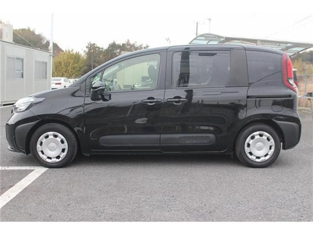 TOYOTA SIENTA HYBRID 2023 Image 31