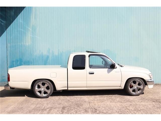 TOYOTA HILUX 2WD 2001 Image 31