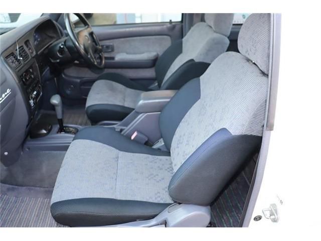 TOYOTA HILUX 2WD 2001 Image 31