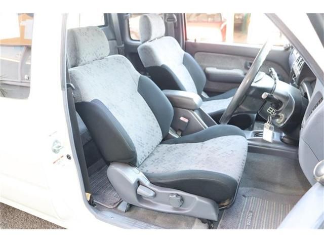 TOYOTA HILUX 2WD 2001 Image 31