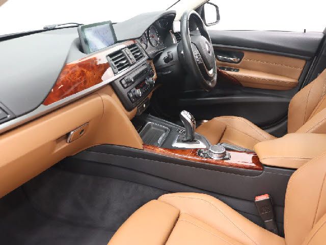 ALPINA B3 TOURING 2015 Image 31