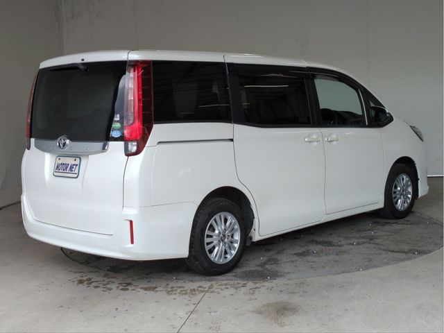 TOYOTA NOAH 2015 Image 31