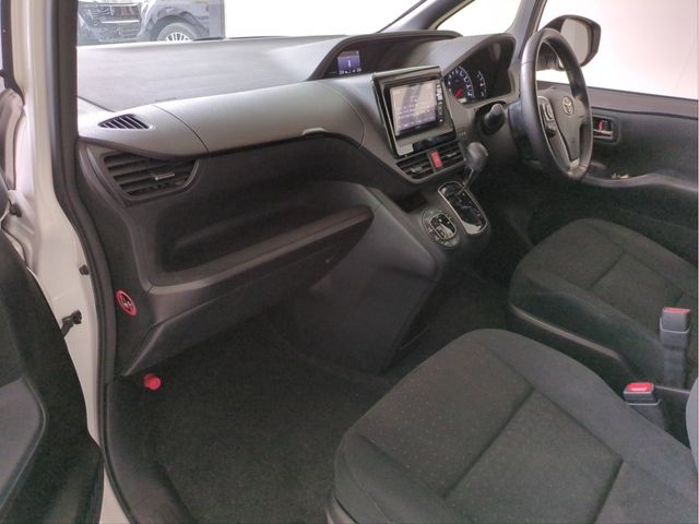 TOYOTA NOAH 2015 Image 31