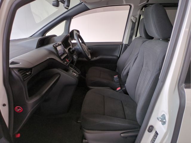 TOYOTA NOAH 2015 Image 31