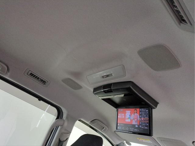 TOYOTA NOAH 2015 Image 31