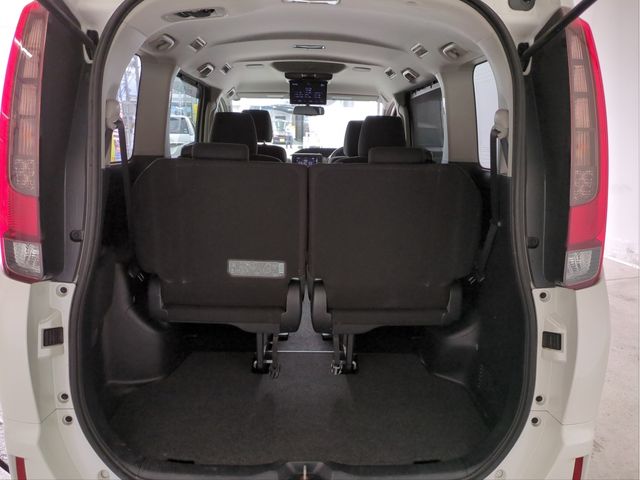 TOYOTA NOAH 2015 Image 31