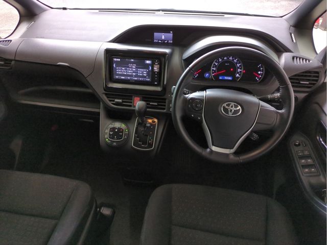 TOYOTA NOAH 2015 Image 31