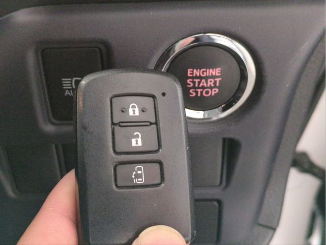 TOYOTA NOAH 2015 Image 31