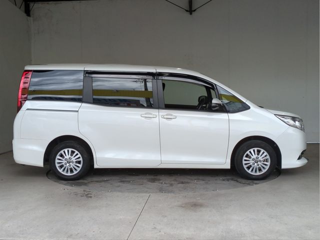 TOYOTA NOAH 2015 Image 31