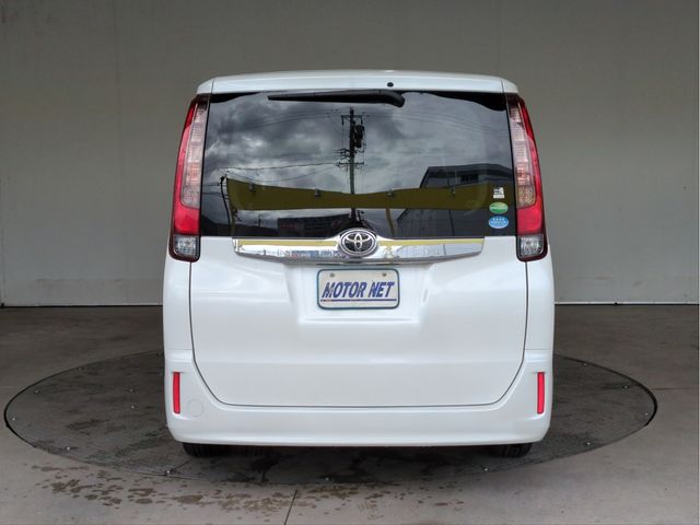 TOYOTA NOAH 2015 Image 31