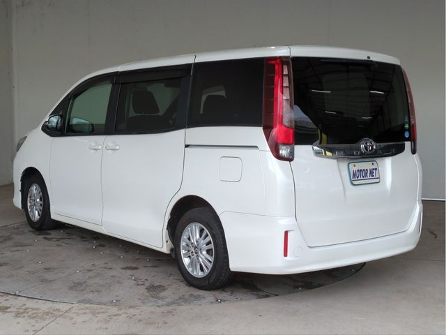 TOYOTA NOAH 2015 Image 31