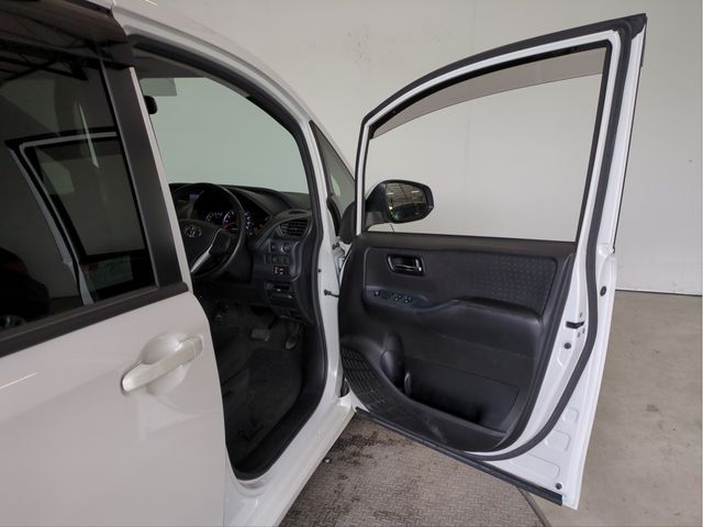 TOYOTA NOAH 2015 Image 31