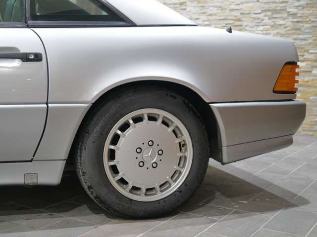 MERCEDES BENZ SL CLA 1991 Image 31