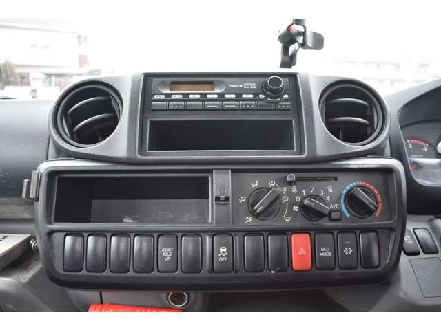 HINO DUTRO 2015 Image 31