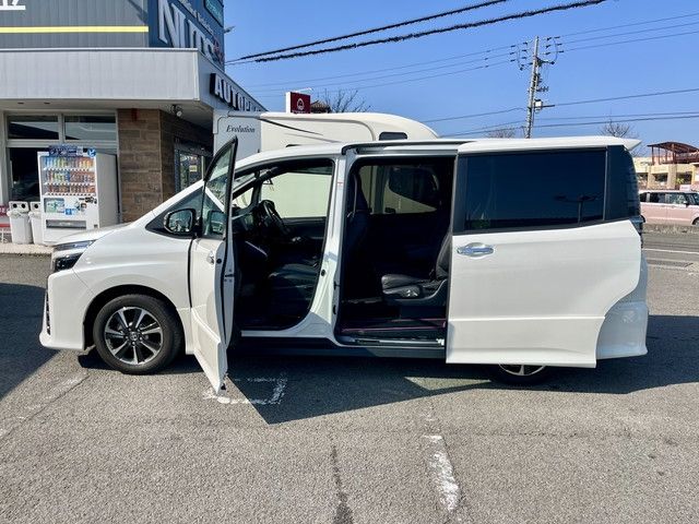 TOYOTA VOXY 2020 Image 31