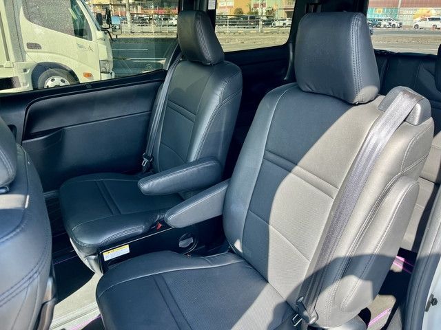 TOYOTA VOXY 2020 Image 31