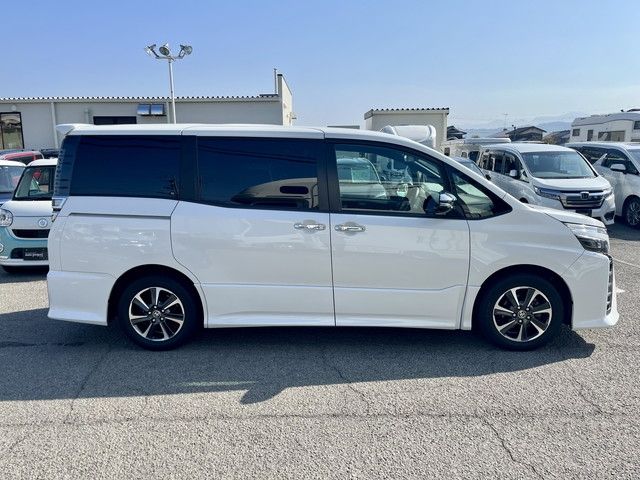 TOYOTA VOXY 2020 Image 31