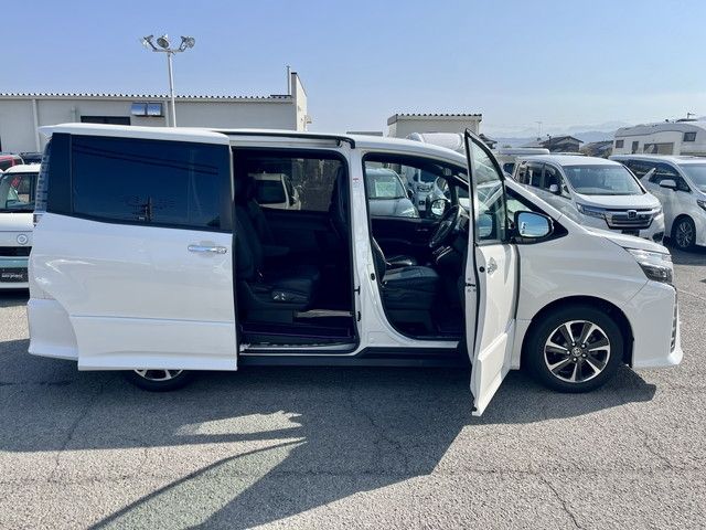 TOYOTA VOXY 2020 Image 31