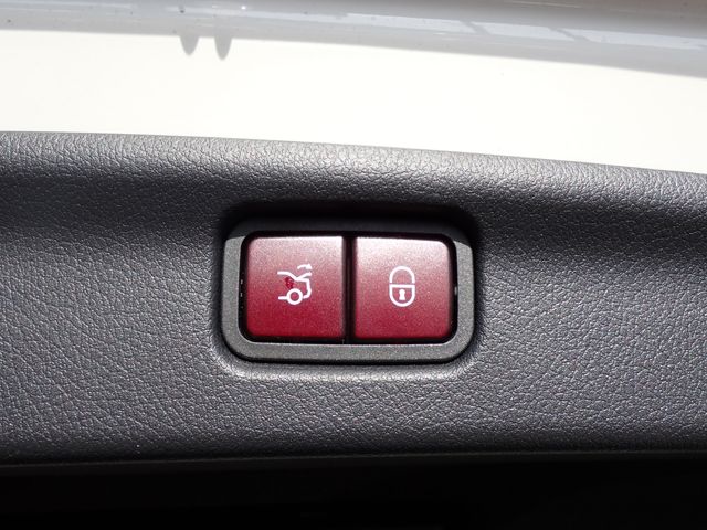 MERCEDES BENZ C CLAS 2023 Image 31