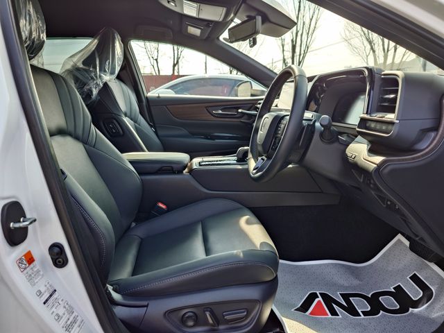 TOYOTA CROWN SEDAN HYBRID 2025 Image 31