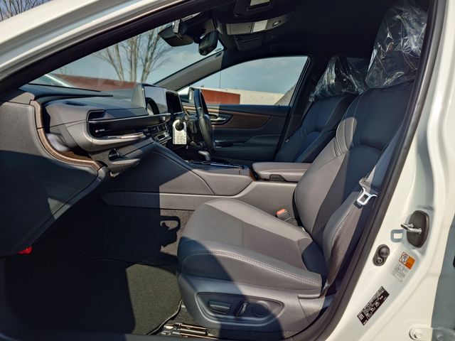 TOYOTA CROWN SEDAN HYBRID 2025 Image 31