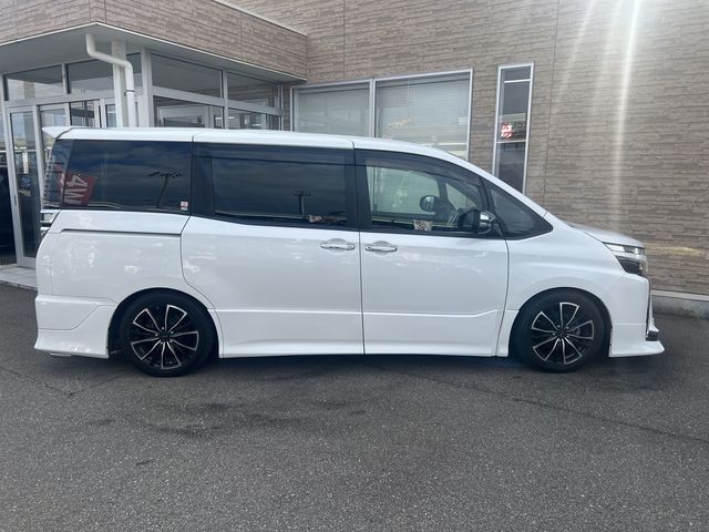 TOYOTA VOXY 2020 Image 31