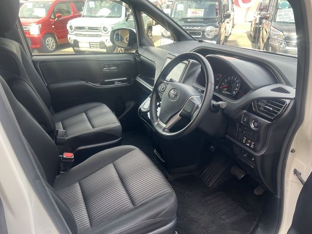 TOYOTA VOXY 2020 Image 31