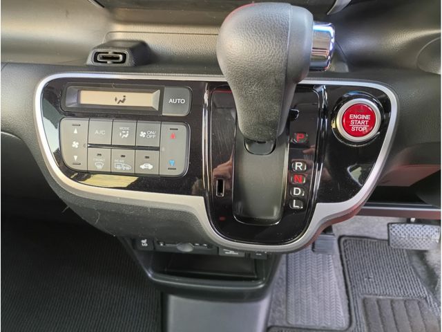 HONDA N BOX CUSTOM 2017 Image 31