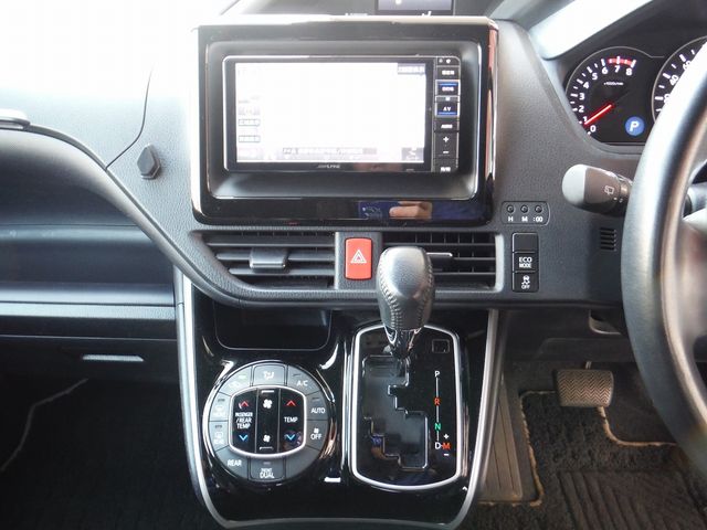 TOYOTA VOXY 2021 Image 31