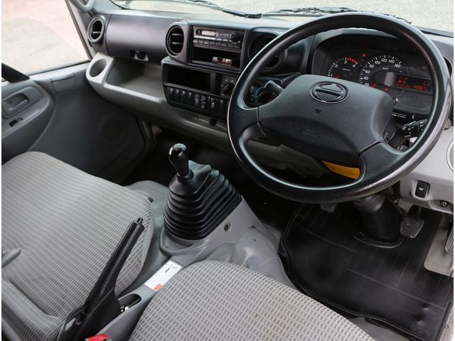 HINO DUTRO 2017 Image 31