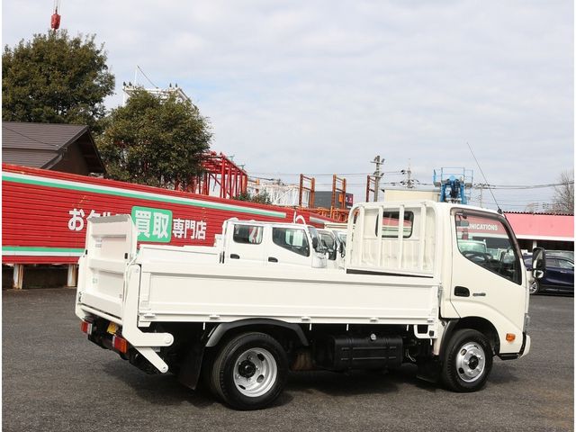 HINO DUTRO 2017 Image 31