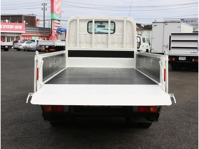 HINO DUTRO 2017 Image 31