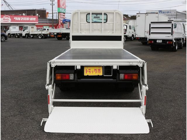 HINO DUTRO 2017 Image 31