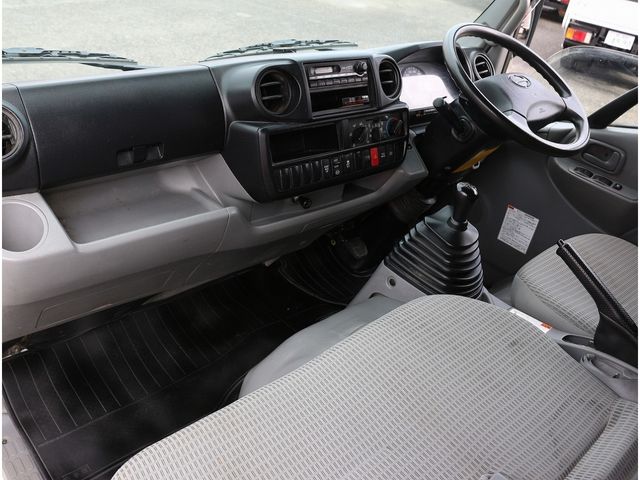 HINO DUTRO 2017 Image 31