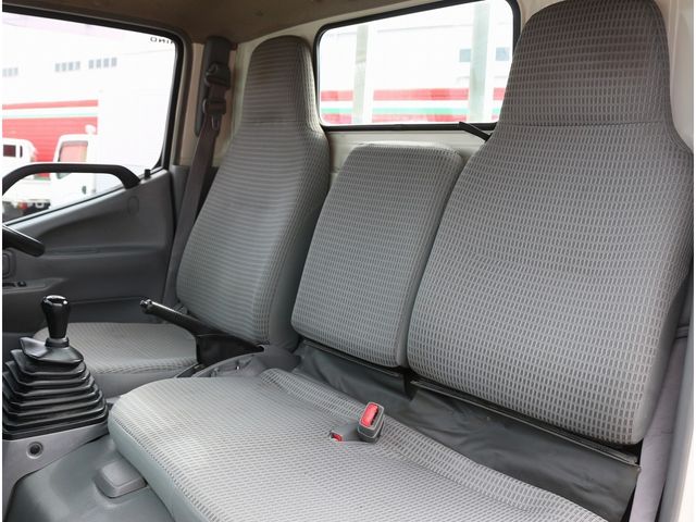 HINO DUTRO 2017 Image 31