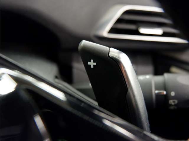 PEUGEOT 5008 2018 Image 31