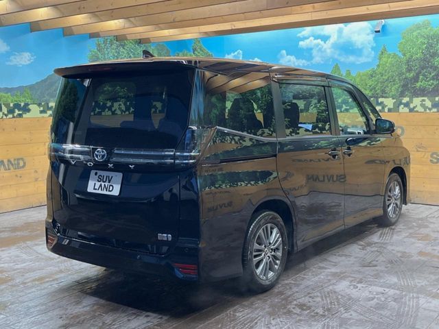 TOYOTA VOXY HYBRID 2023 Image 31