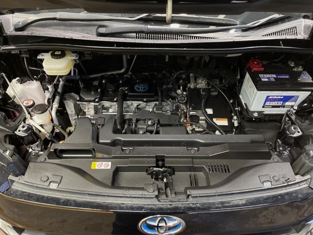 TOYOTA VOXY HYBRID 2023 Image 31