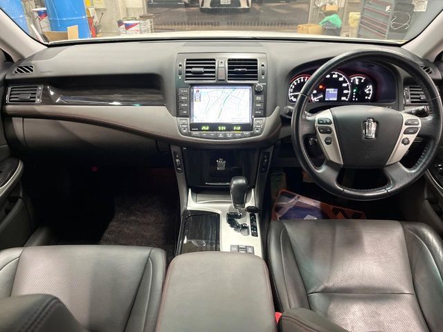 TOYOTA CROWN SEDAN 2011 Image 31