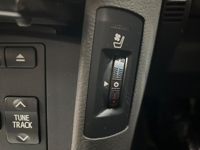 TOYOTA CROWN SEDAN 2011 Image 31